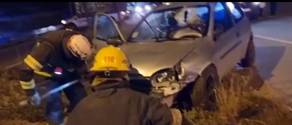 Fuerte accidente en la entrada a Patagones: rompió el parabrisas con la cabeza producto del impacto