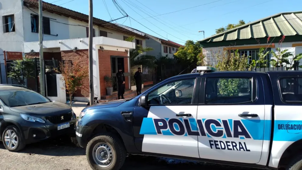 Allanaron una vivienda de Las 1016 por vínculos con el narcotráfico