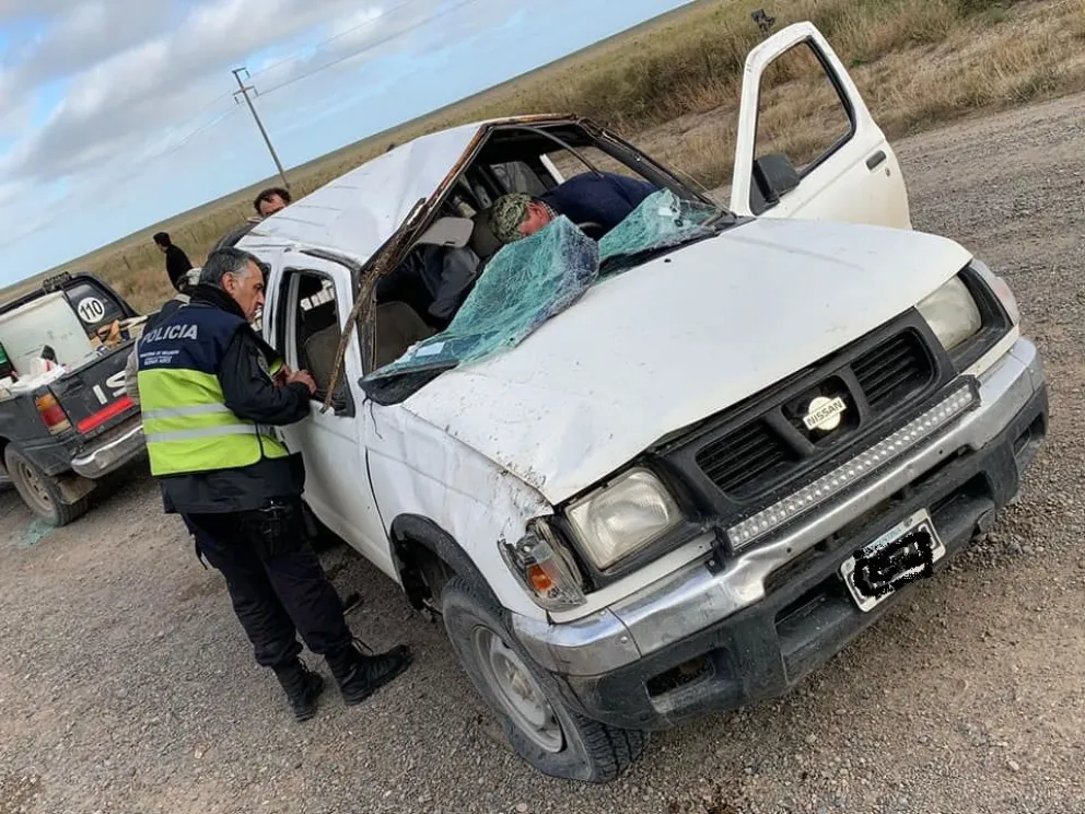 Un nuevo vuelco se registró en el camino a Bahía San Blas y hay dos personas internadas