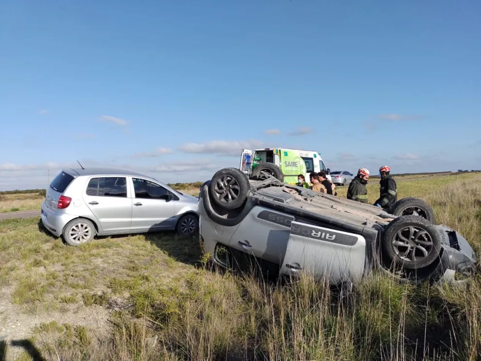 Una joven mujer perdió el control de su auto y volcó en la ruta nacional 3