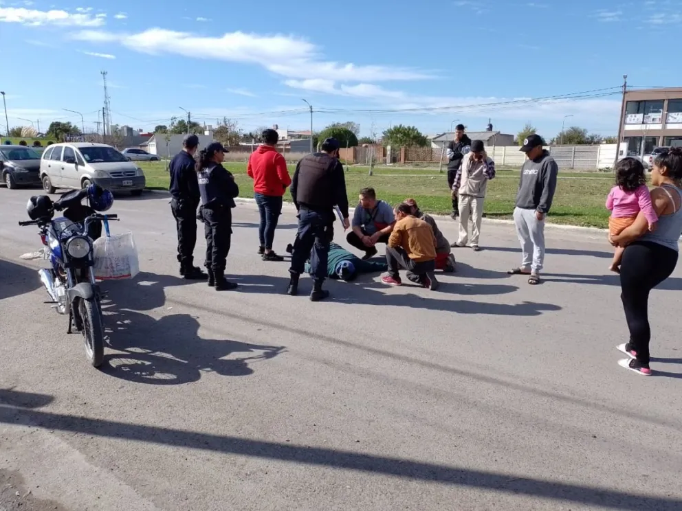 Accidente en Viedma: se le cruzaron dos perros en pleno boulevard 