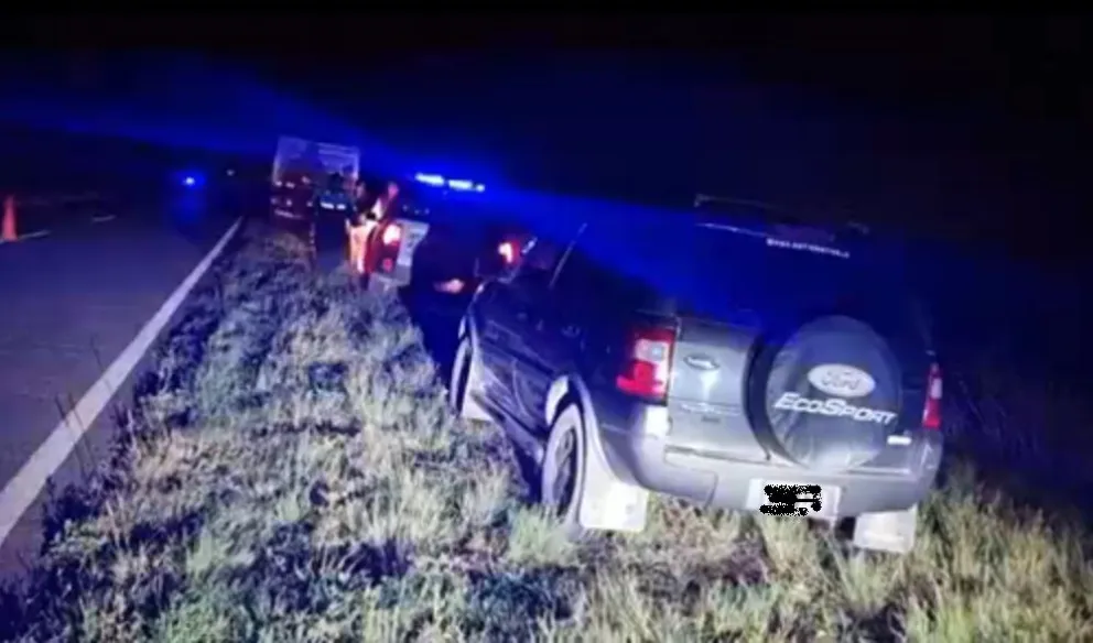 Una camioneta conducida por una persona mayor chocó contra un camión en cercanías de Cagliero 