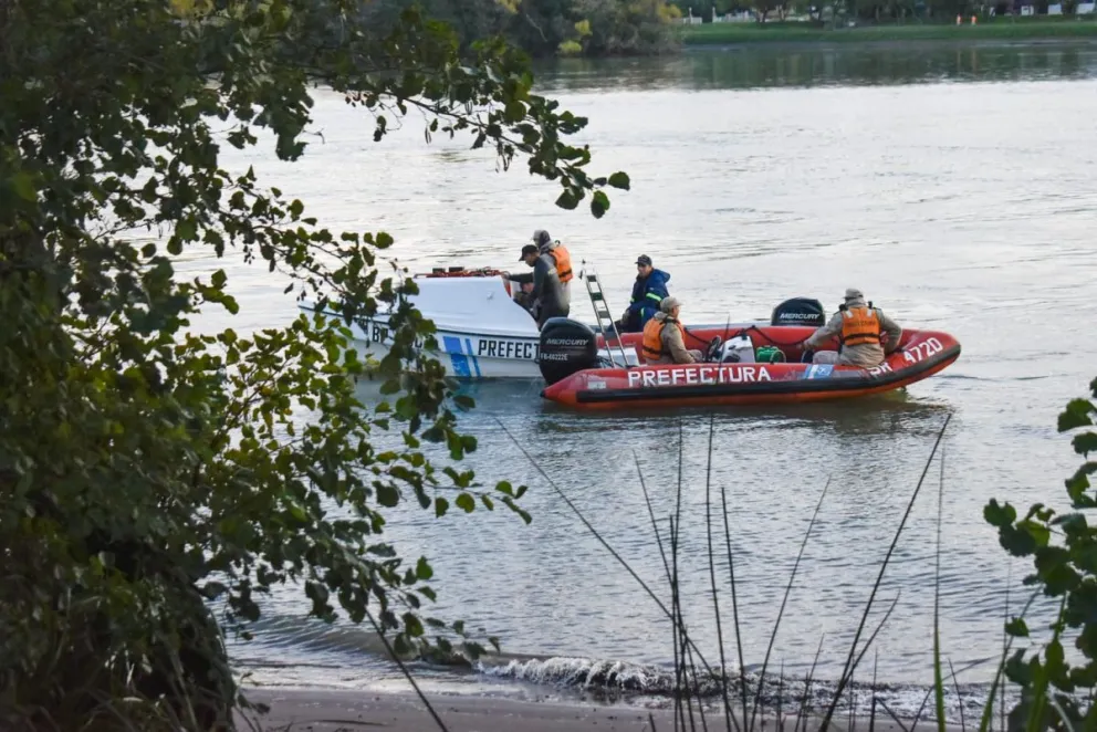 Continúa la búsqueda del remero desaparecido en el río Negro: cuál es el panorama actual