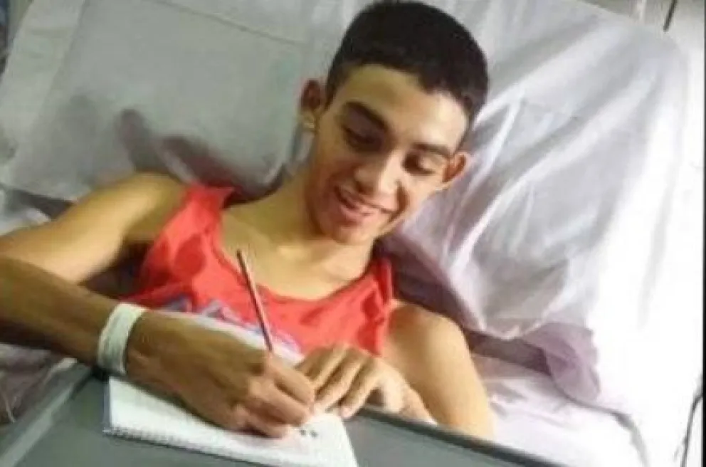 Lionel, un adolescente de Viedma está internado en Capital Federal y necesita ayuda