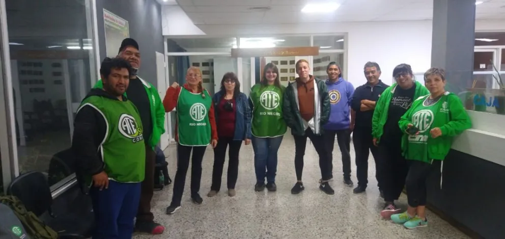 Valcheta: trabajadores fueron despedidos por no trabajar en el feriado y ATE ocupó la comuna 