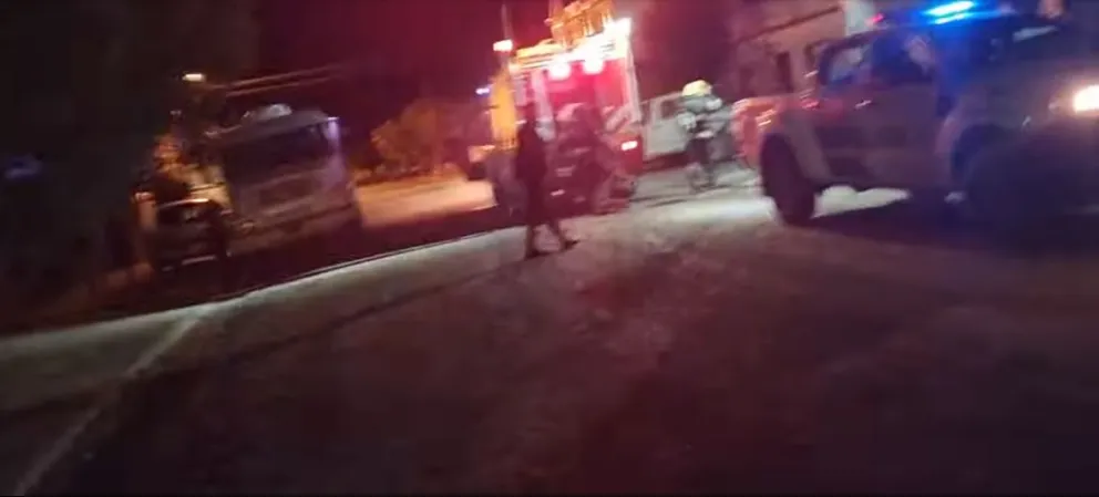 En plena madrugada se prendió fuego un lavarropas: el humo y le fuego se propagó por la casa