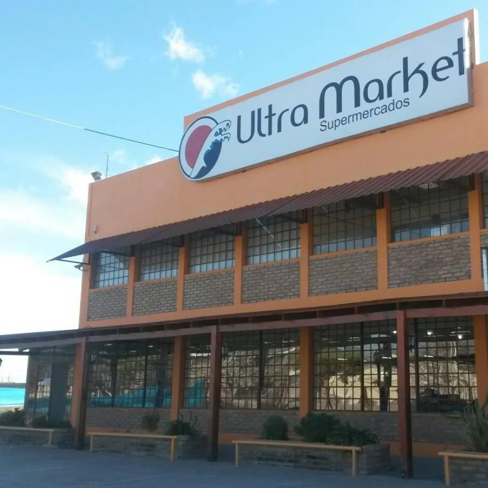 Robo en el Ultra Market de Viedma: se fueron sin pagar, los persiguieron, y lograron recuperar una parte del botín