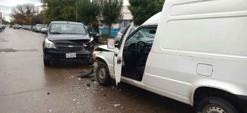 Una Fiorino en contramano provocó un tremendo choque
