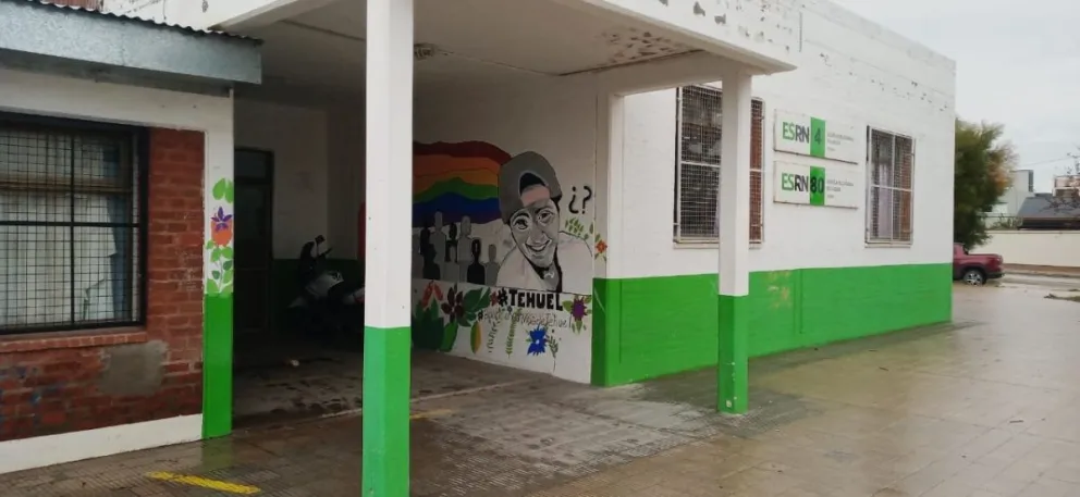 Escándalo inédito en un colegio: la estudiante golpeadora volverá a clases y sus compañeros se rehúsan a ir a la escuela