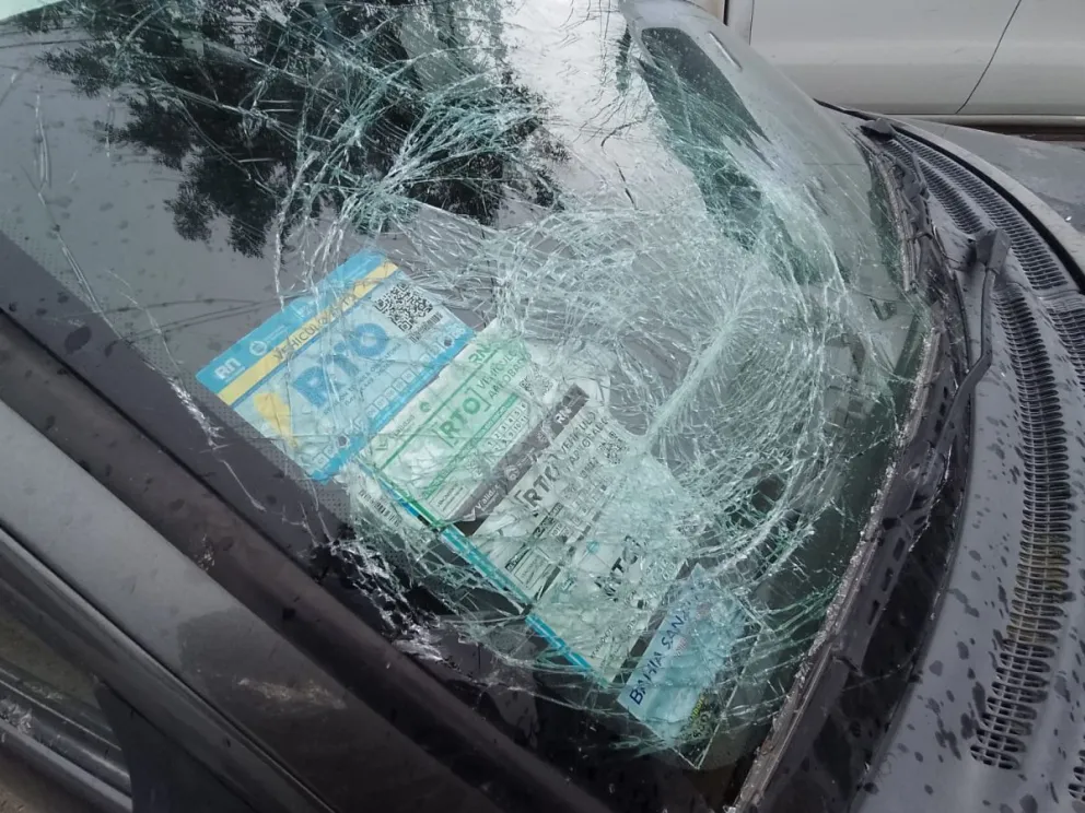 Así quedó el Corsa que chocó el intendente de Godoy: un hombre sufrió lesiones graves