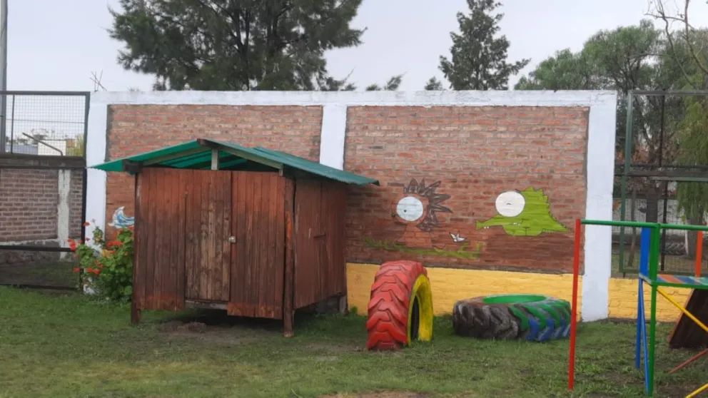 Donaron una casita que ilusionó a los niños y a los pocos días fue destrozada