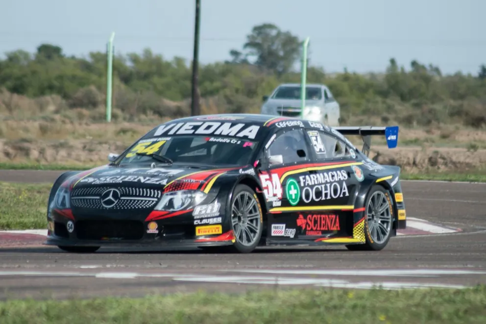 Benjamín Ochoa marcó diferencias y consiguió el primer puesto en el Top Race Series