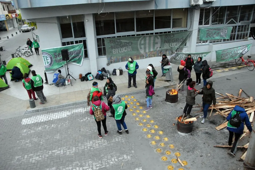 ATE protestó frente a Desarrollo Humano y ante la Senaf en Viedma