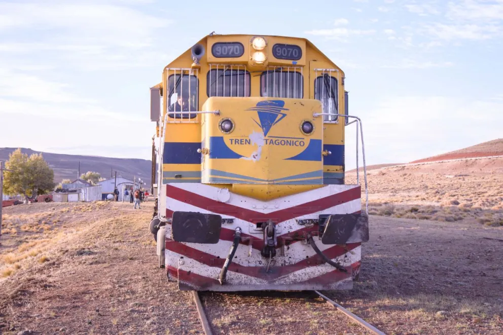 El desabastecimiento de repuestos dolarizados, subas en seguros y combustible, son los  motivos de la suspensión