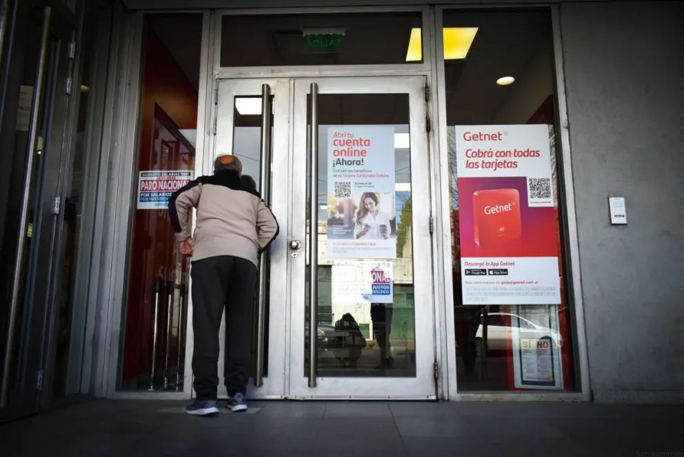 El paro bancario se hace sentir en Viedma: atención con el funcionamiento de los cajeros