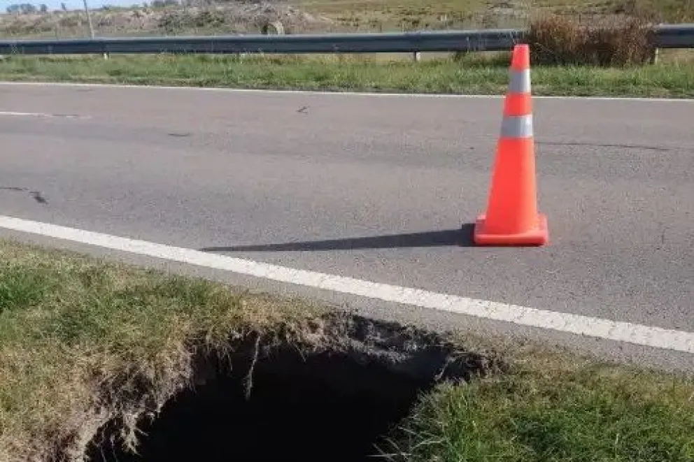 Precaución por peligro de derrumbe en un tramo de la ruta N°3