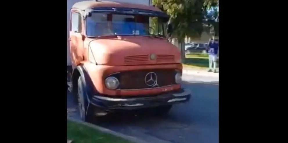 Video: tremendo choque tras una mala maniobra de un camionero