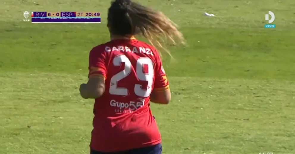 Jezzabelle cumplió su sueño: debutó en primera división de A.F.A