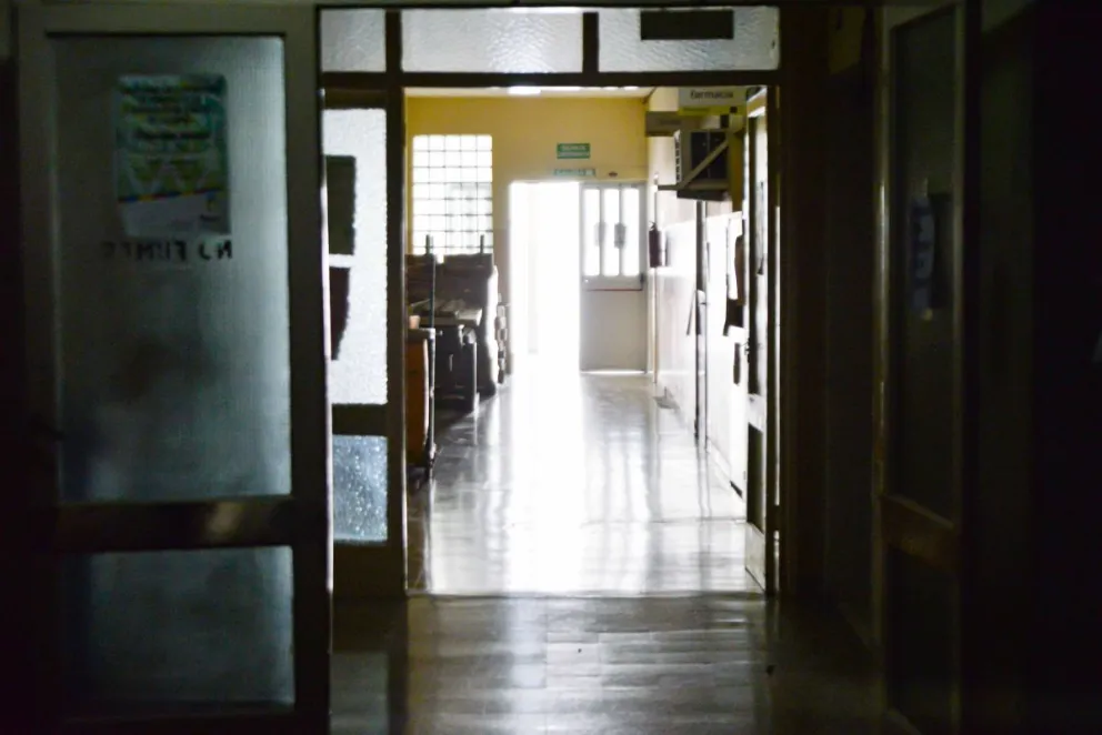 El denunciado llegó de Olavarría y se desempeña en el nosocomio local. 