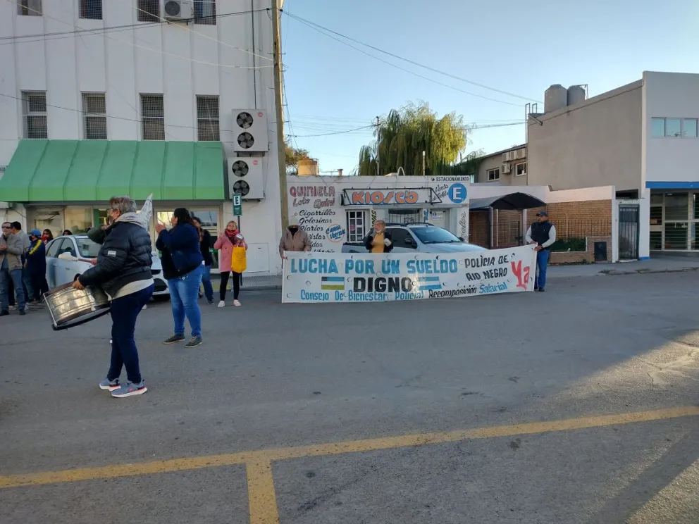 Los retirados de la policía observan el adicional salarial a través de su prisma 