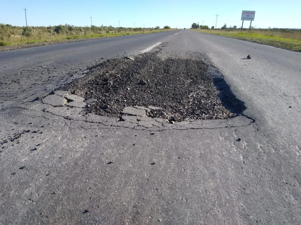 Trabajan en la reconstrucción de un tramo de la ruta 1, cerca de El Cóndor 